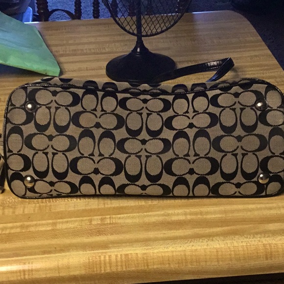 Coach Signature Bag - Picture 8 of 9